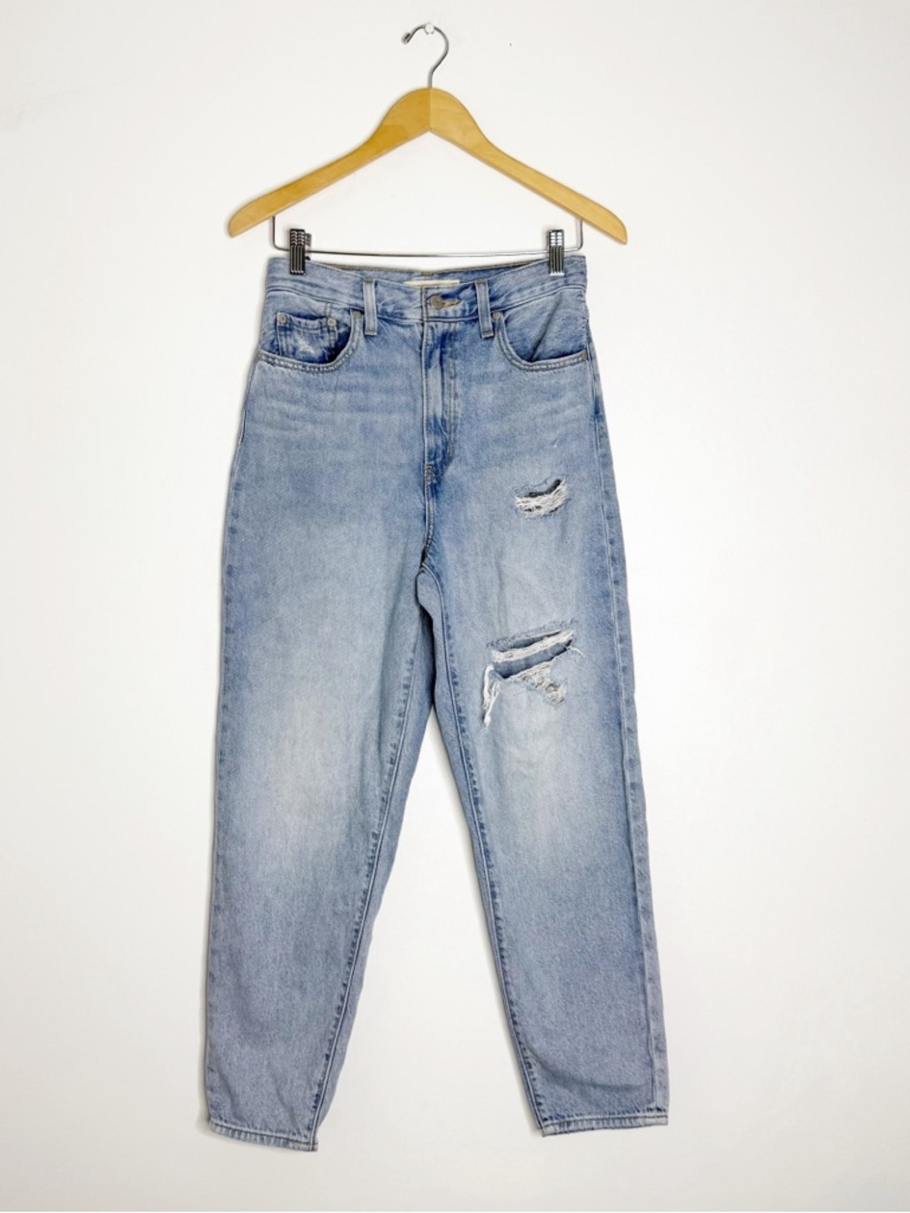 Levi’s High Loose Taper Distressed Jeans Size 27 Light Wash Denim